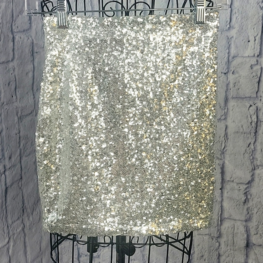 WINDSOR Silver Sequined Mini‎ Skirt Small